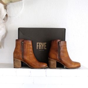 frye addie double zip cognac